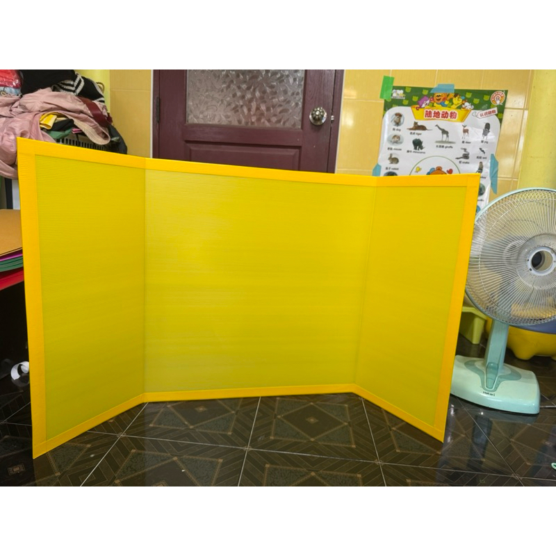 ฟิวเจอร์บอร์ 3 พับ คละสี แบบเปล่า ไม่ติดเนื้อหา ขนาด65*122ซม คละสี คละแบบ สื่อการสอน สื่อการสอนสังคม