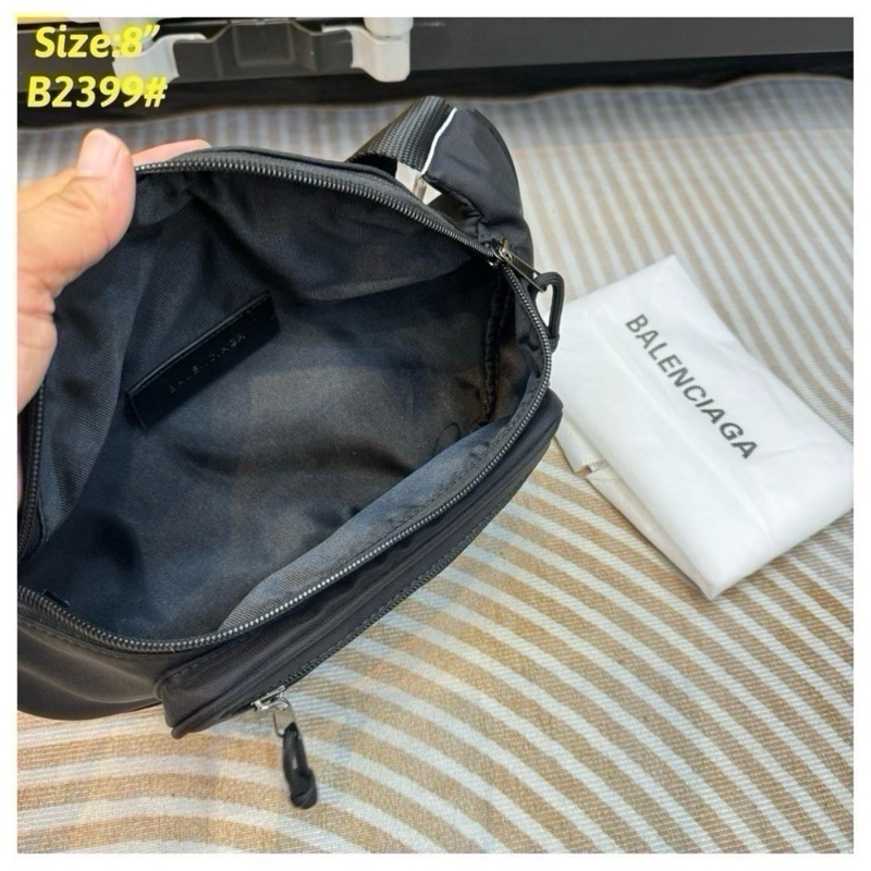 กระเป๋าขาอก Balenciaga มี3สีให้เลือก ขนาด 8นิ้ว กระเป๋าผ้านิ่มดี ใช้ดีมาก พร้อมส่ง