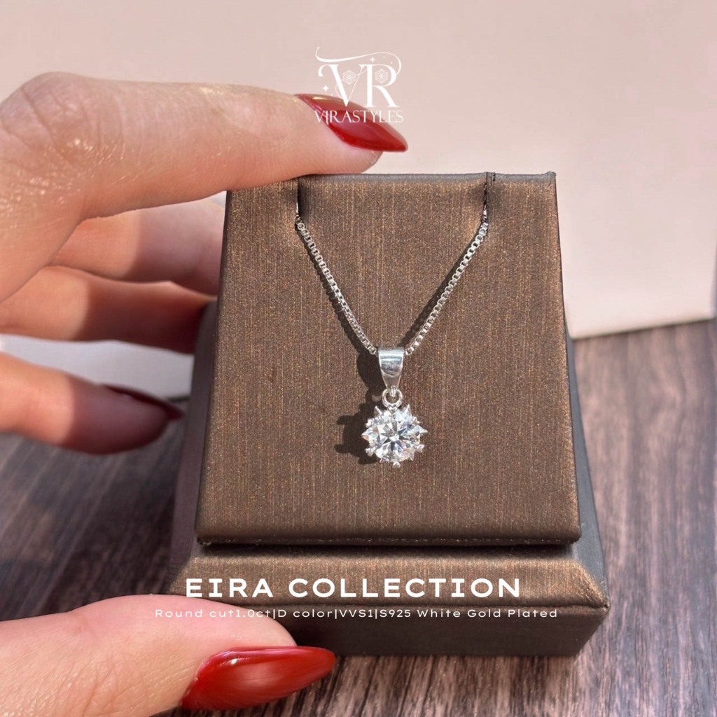 VRS.สร้อยคอเงิน92.5ชุบทองคำขาว พร้อมจี้เม็ดเดี่ยวน้ำหนัก1.0ct Collection “Eira(ไอร่า)” Necklace