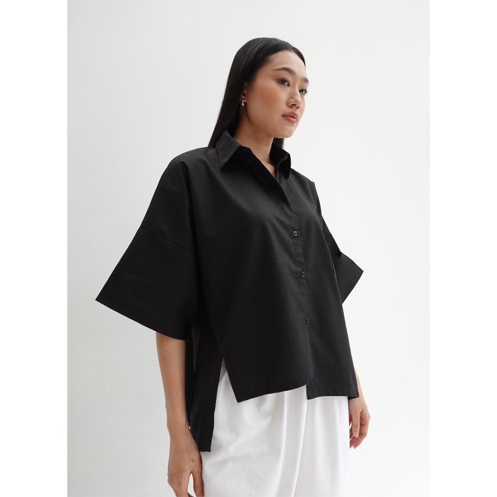 ARYI.STUDIO - Aryi shirt เสื้อเชิ้ตทรงOversized ผ่าหลัง* มีกระเป๋าด้านหน้า