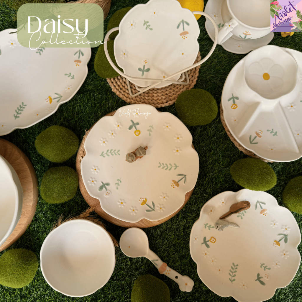 Violet Flamingo จานชามรุ่น Daisy จานสีขาวขอบหยักแสนน่ารัก มีลายดอกไม้เล็กน้อย จานเข้าไมโครเวฟได้