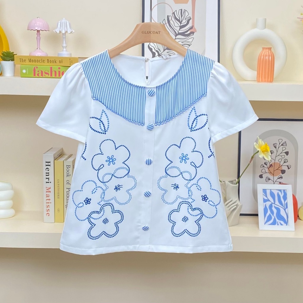 P113 เสื้อสีขาวผ้าเปเป้ พิมพ์ลายดอกไม้ กระดุมจบหลัง 1 เม็ด