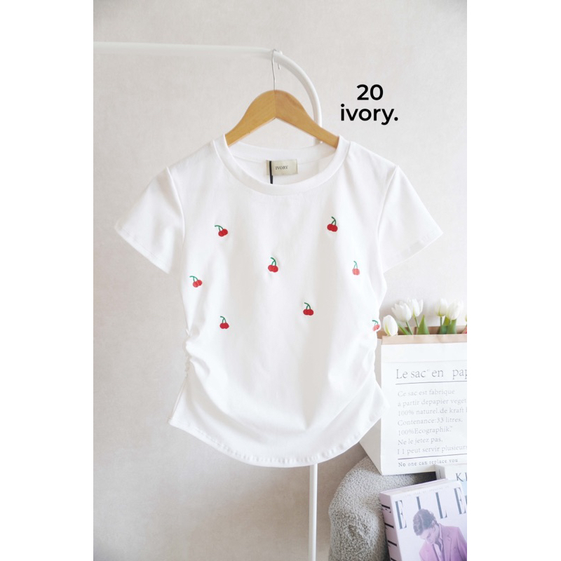 VV40-ป้ายIVORYเสื้อยืด ผ้ายูนิ ปักลายลูกเชอร์รี่ แขนสั้นหยุมข้าง ลุคน่ารัก