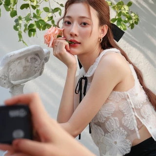 LUCA STUDIO_Lily crop top (Pre-order 28 Aug.) - เสื้อครอปลูกไม้ผ้าซีทรู ปักประดับลูกปัดและผ้าลายดอกไม้ ปกคอบัวผูกโบว์