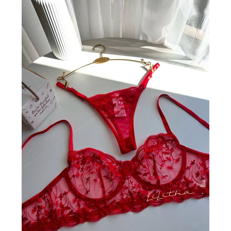 เซตบราลูกไม้สีแดง รุ่น Her love is red lingerie set