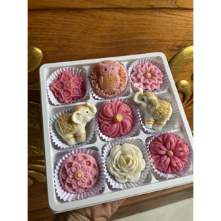 (มีราคาส่ง)ขนมอาลัวมงคล 9 ชิ้น สูตรโบราณหวานน้อยหอมละมุนอร่อ…