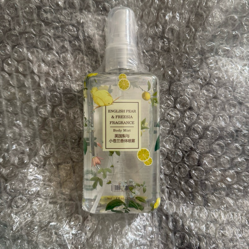 Body mist  Miniso กลิ่น English pear 100ml. น้ำหอม British pear 30ml.