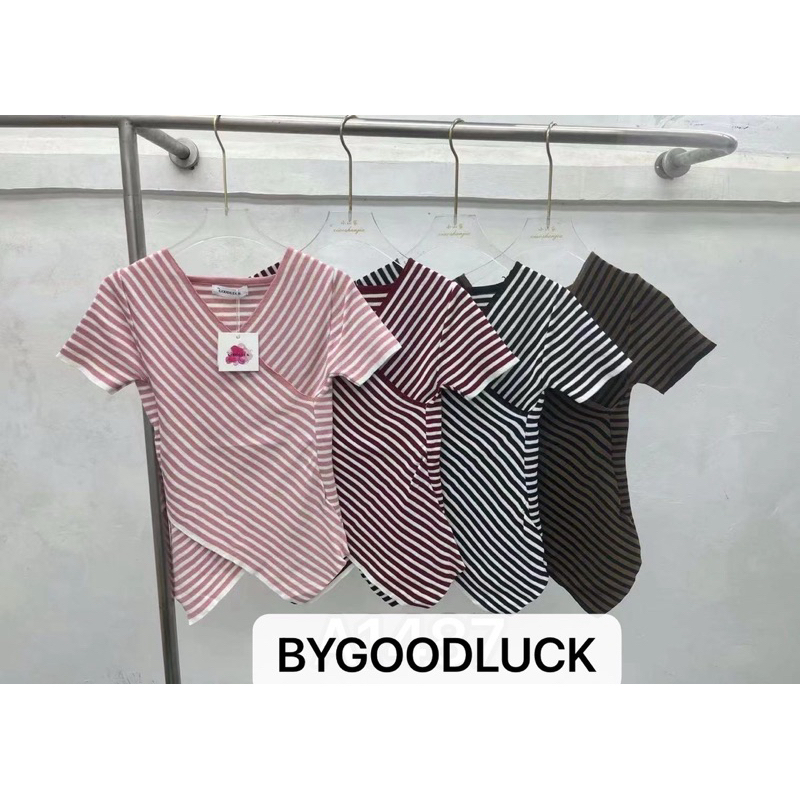 เสื้อคอวี เนื้อไหมพรม ลายคาดร่อง  รุ่น ไขว้เส้นเล็ก