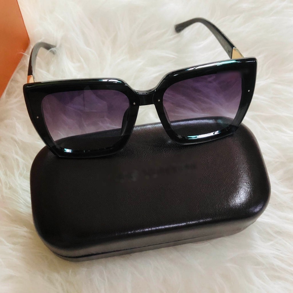 แว่นตาแฟชั่น ทรงนิยม กรอบสีดำ เลนส์ม่วง LV เกรด A ปี2025