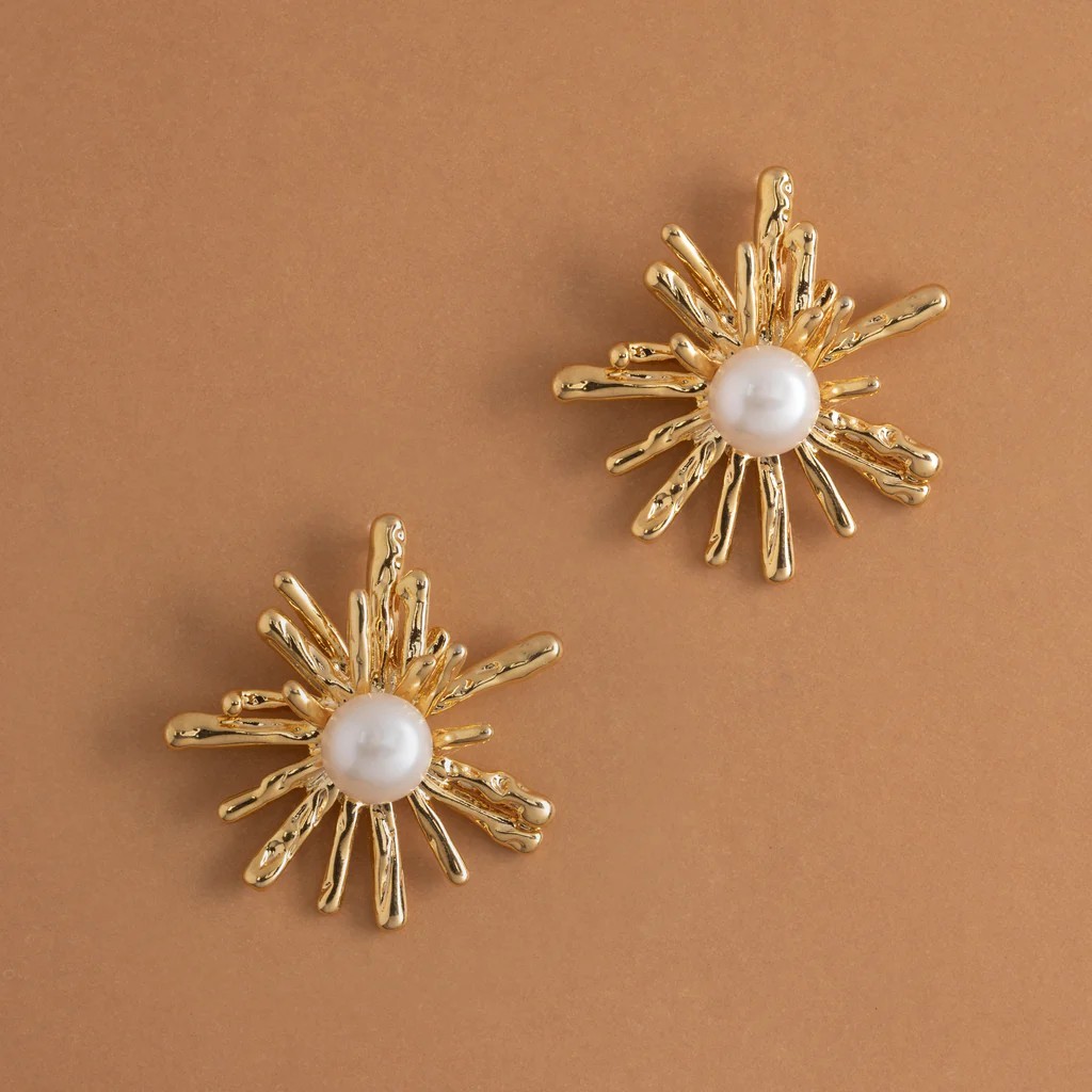 NAKAMOL - WHITE PEARL STARBURST GOLD EARRINGS ต่างหูมุกทรงดาว