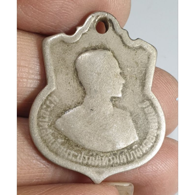 เหรียญอนุสรณ์มหาราชรัชการที่ 9 เนื้ออัลปาก้า ครบ 3 รอบ ปี 2506 หรือที่คนชอบเรียกว่า เหรียญเสมา 3 รอบ