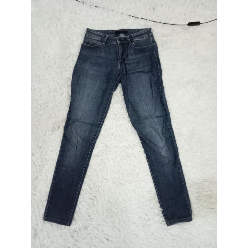 กางเกงยีนส์ขายาวยี่ห้อ UNIQLO JEANS มือสองกระสอบนำเข้า