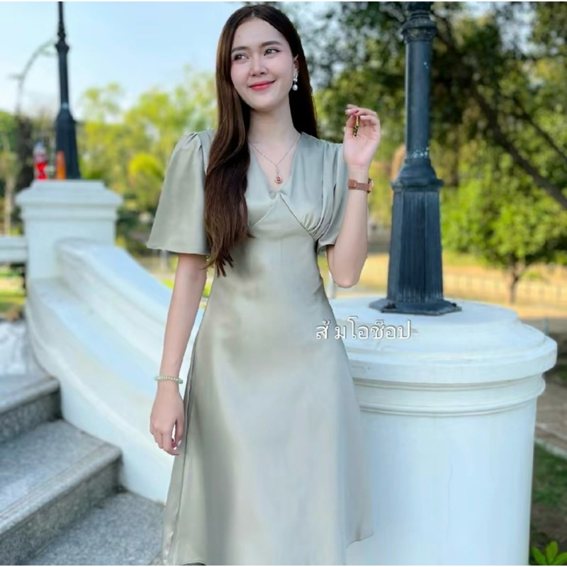D1 (ผ้าเงา) เดรสออกงานแขนกระดิ่งทรง5ส่วนคลุมเข่ามี5ไซส์ ชุดไปงานแต่ง ชุดเพื่อนเจ้าสาว ชุดออกงาน เดรสทางการ