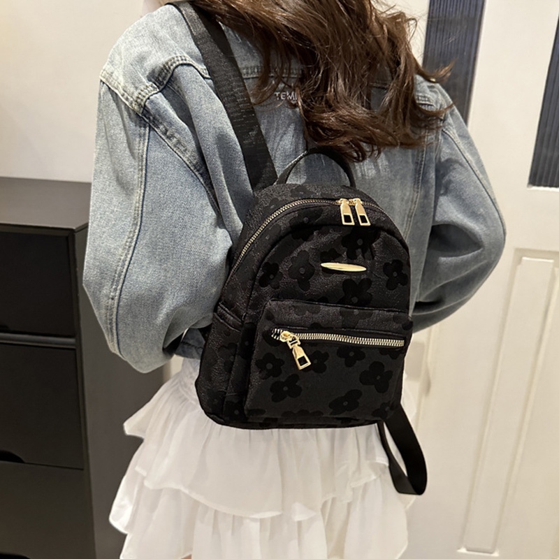 XWbrand มาใหม่ล่าสุด กระเป๋าเป้แฟชั่นฮิต ทรงสวยขนาดกระทัดรัด ลายดอกไม้สุดมินิมอล ราคาก็ประหยัดสุดคุ้ม มีติดบ้านไว้เลยจ้า