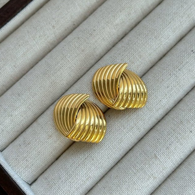 𝐴𝑆𝐻𝐼𝑅𝐴 ต่างหูสายฝอ วินเทจ (18k gold plated) geometric ribbon twisted stud earrings