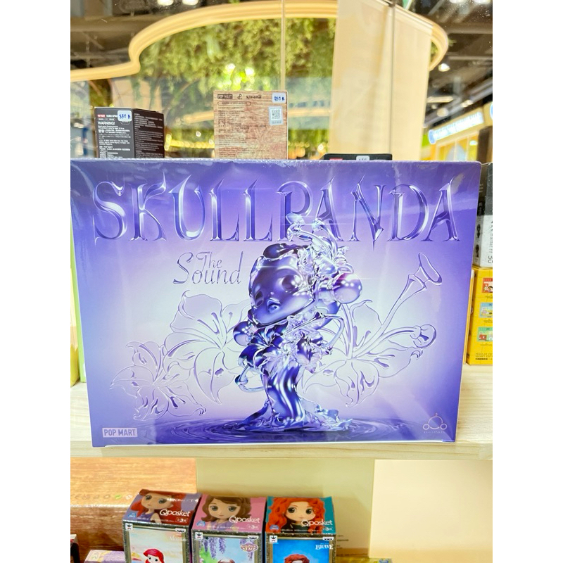 Popmart skull panda.