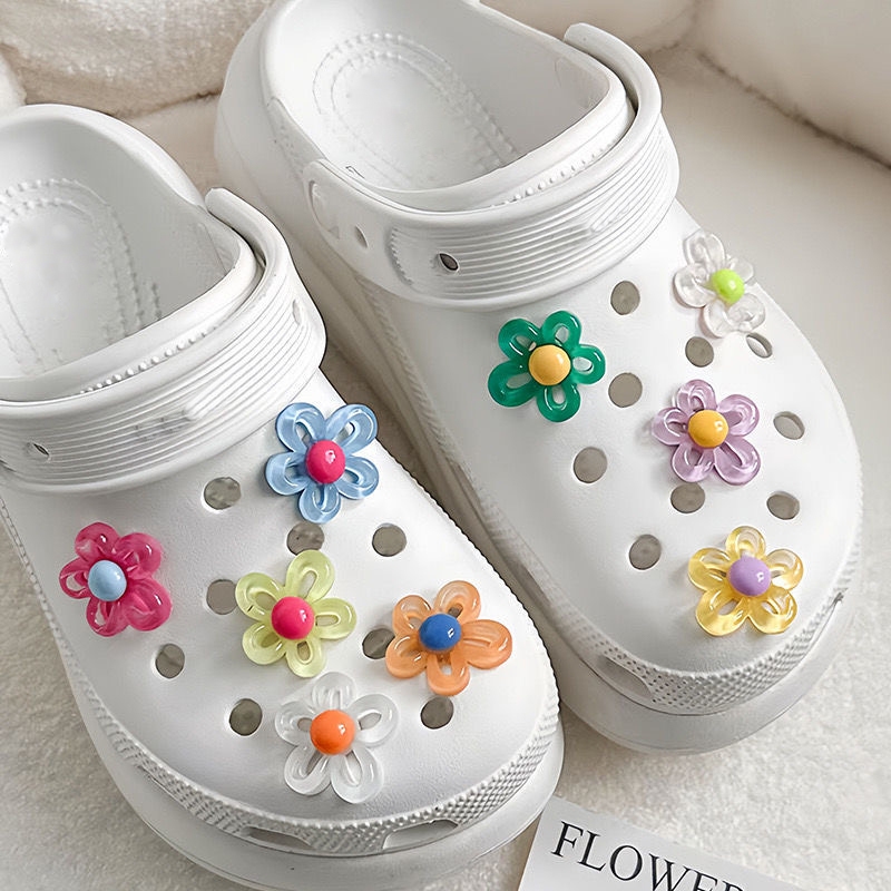 จิบิติดรองเท้า รูปดอกไม้แบบกลวง สีโปร่งใส อุปกรณ์เสริม สําหรับรองเท้า diy