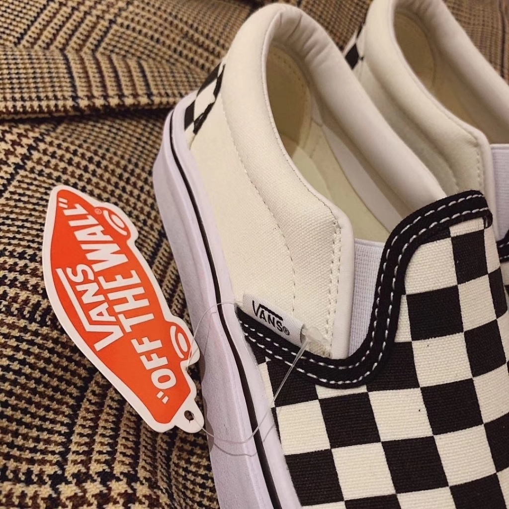 จัดส่งที่รวดเร็ว Vans OFF THE WALL slip-on Checkerboard Classic รองเท้าผ้าใบ Sneakers