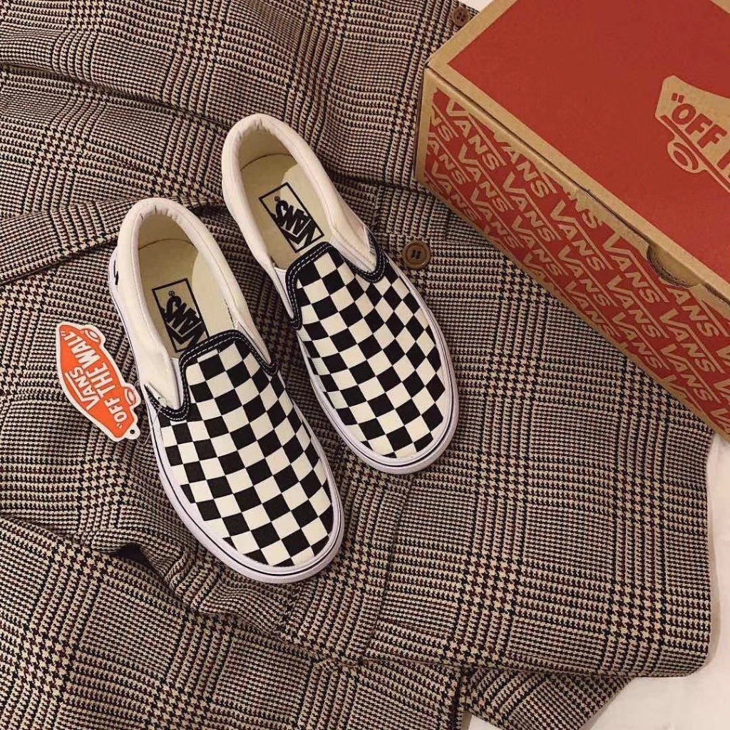 จัดส่งที่รวดเร็ว Vans OFF THE WALL slip-on Checkerboard Classic รองเท้าผ้าใบ Sneakers