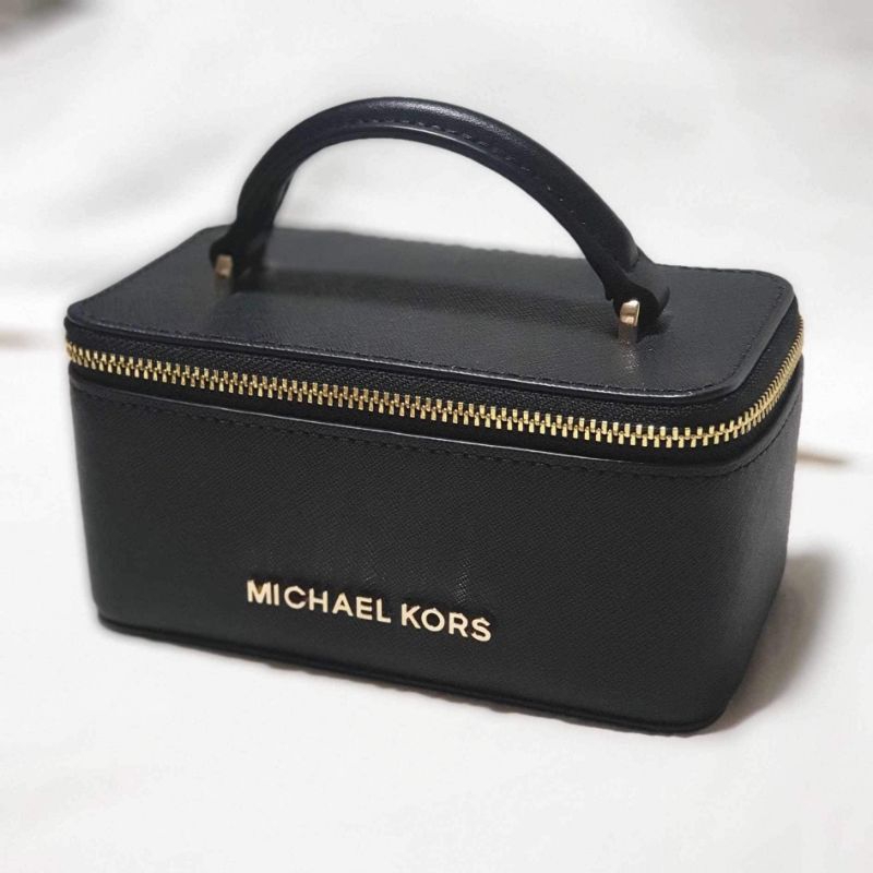 Michael Kors Women's Giftables Md Top Handle Jewelry Case, Leather - Black
