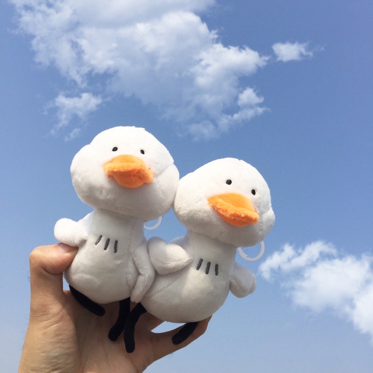【COD】🦆พวงกุญแจ พวงกุญแจตุ๊กตาเป็ดน่ารักสําหรับห้อยกระเป๋าเป้สะพายหลัง, กุญแจ, ตกแต่งรถ, ของขวัญ, กระเป๋าเรียน，ขาว