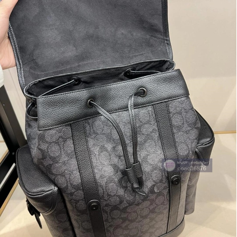 แท้💯% Outlet Hudson 30 กระเป๋าเป้สะพายหลังผู้ชายแบบมีเชือกปิดลาย C แบบคลาสสิก สามารถใส่โน๊ตบุ๊คขนาด 16 นิ้วได้