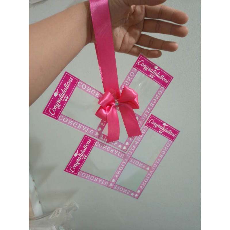 พวงมาลัยสำหรับใส่ธนบัตร 4 ใบ (แบบของมือ)