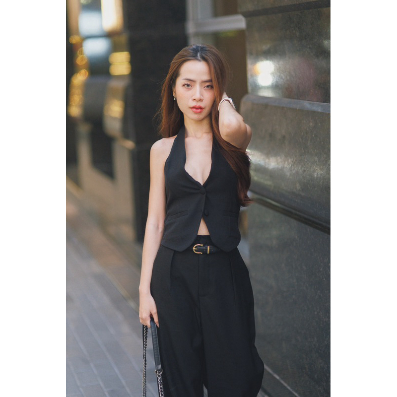 เสื้อคอวีแขนกุด size s แบรนด์ Sawana