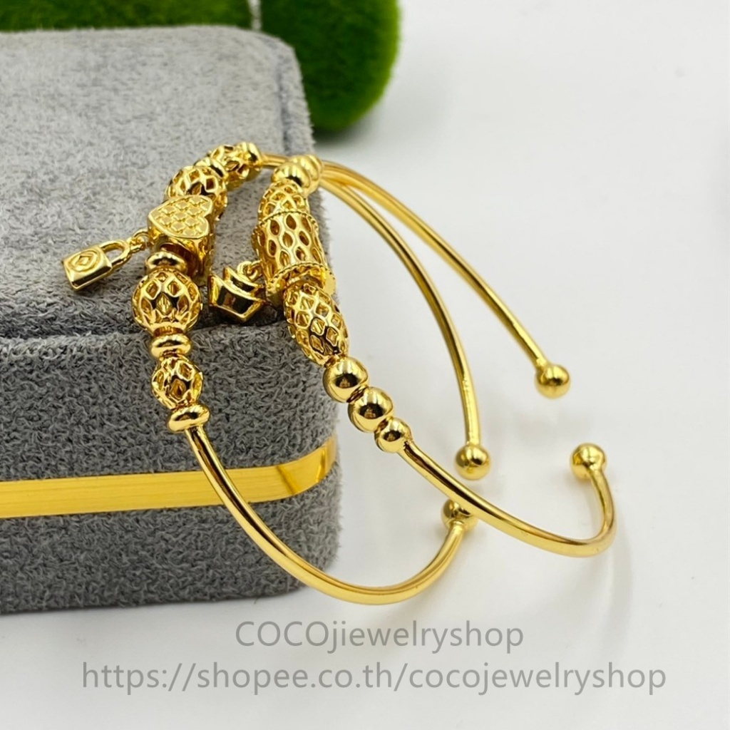 กำไลข้อมือ ทองเหลือง พร้อมจี้ห้อยน่ารัก ราคาเป็นกันเอง  ขนาดฟรีไซส์  (สินค้าพร้อมส่ง)