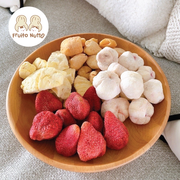 HulaHula : สตรอเบอร์รี่ มังคุด เงาะ และสับปะรด freeze dried