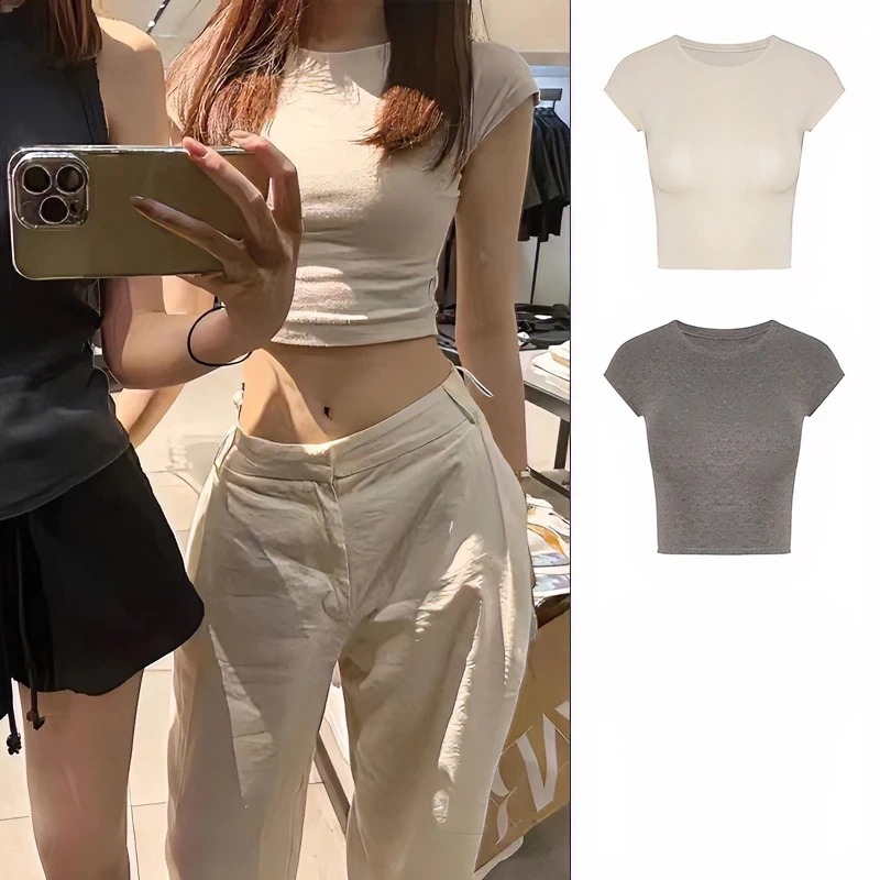 เสื้อยืดผู้หญิงทรงเข้ารูป แขนสั้น สไตล์อเมริกัน แฟชั่นใหม่ 2025 เรียบหรู มิเนมอล ใส่สบาย แมตช์ง่าย