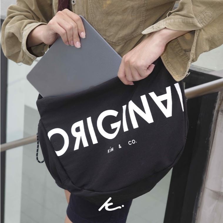 KIM&CO. ORIGINAL - RAILRUNNER CARGO BAG(KCBT008) กระเป๋า Crossbody Bag มี 2 สี ผ้าสะท้อนน้ำ
