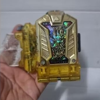 DX Hyper Muteki Gashat & Maximum Mighty