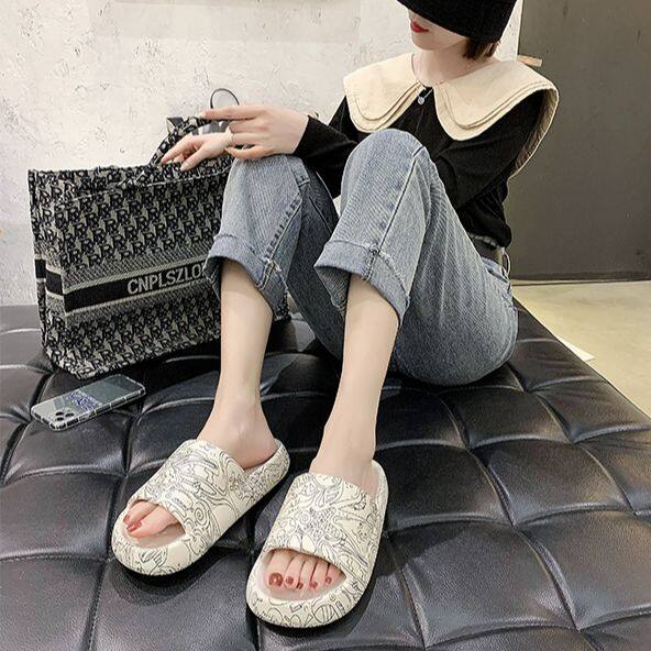 Lateye สินค้ามาใหม่พร้อมจัดส่ง รองเท้าแตะพื้นนิ่มแฟชั่น งานดี น้ำหนักเบา ใส่สบาย ดีไซน์ลายกราฟฟิคสุดเท่ พร้อมส่งให้เ