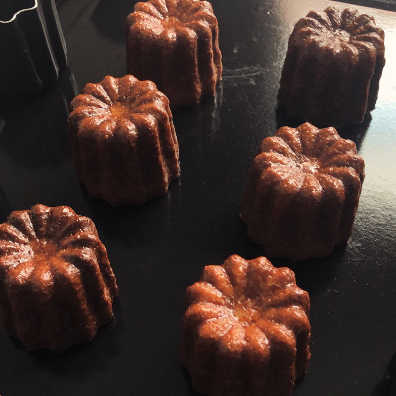 คานาเล่/ กาเนอเล่ - Canelé