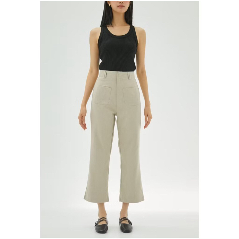 ส่งต่อกางเกงร้าน Celebrity Style เอวสูงทรงกระบอก ไซส์ M ใส่แล้วพรางสุดๆ ซักลองยังไม่เคยใส่ข้างนอก!