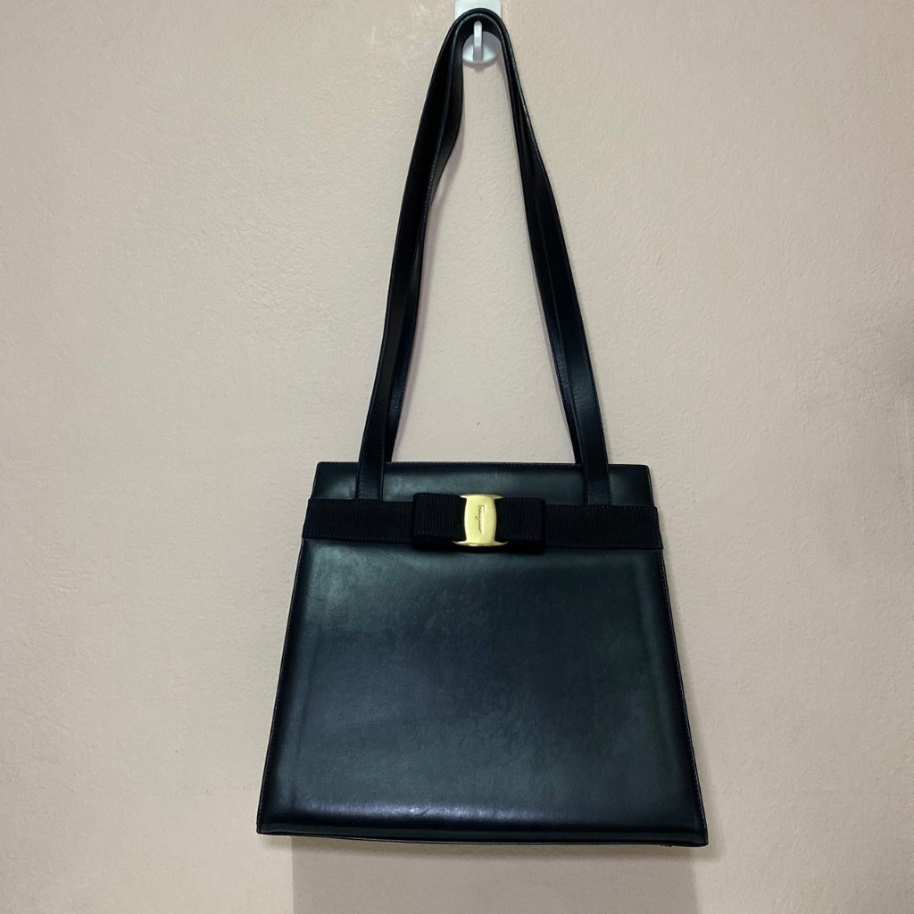 กระเป๋ามือสอง ของแท้ Ferragamo Vara Bow Detailed Tote Bag วินเทจ สภาพดี