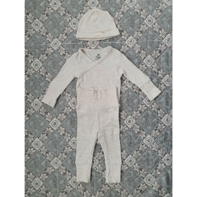 H & M Organic Cotton sz 1-2M