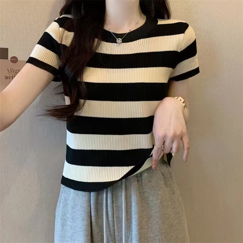 เสื้อแฟชั่นสตรีฤดูร้อน โคโคoshop สไตล์เกาหลี เรียบหรู คอกลม ลายทางตัดกัน อเนกประสงค์  ถักนิตติ้ง ช่องใหม่ ทร#13120