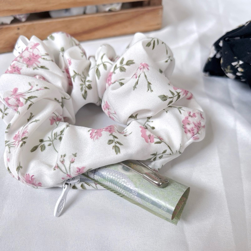 🪻Zipper Scrunchies | ยางรัดผมโดนัท มีซิป ลายดอกไม้ • ผ้าไหมอิตาลี | Renvia