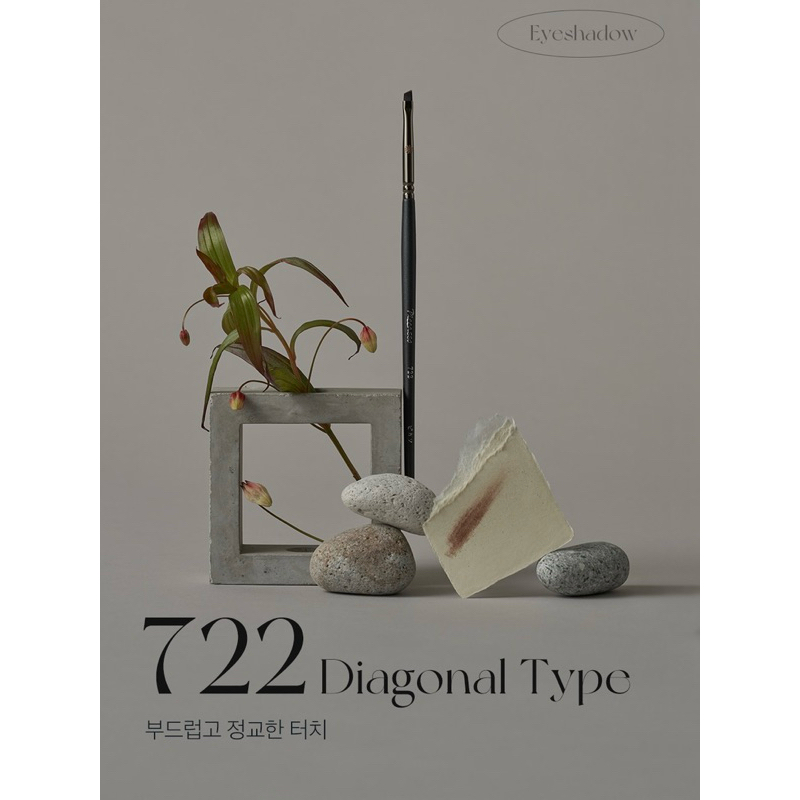 (พร้อมส่ง) แปรงแต่งหน้า 🇰🇷 Piccasso 722 diagonal eyeshadow and eyeliner brush แปรงแต่งตาทรงเฉียง