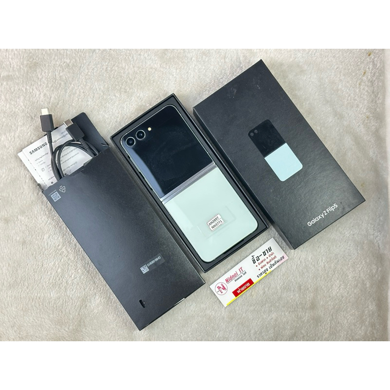 Samsung Galaxy Z Flip 5 จุเยอะ 512 care + 11/8/68 6.7" (AN2897) มือสอง
