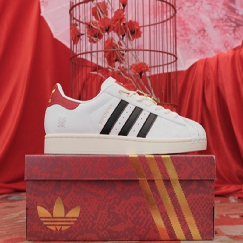 ✅(ของแท้พร้อมส่ง)✅ 🍒ของแท้ 100 %🎉 ลิขสิทธิ์แท้ รองเท้า adidas Superstar Shoes JR8036 Cloud White / Core Black / Active M