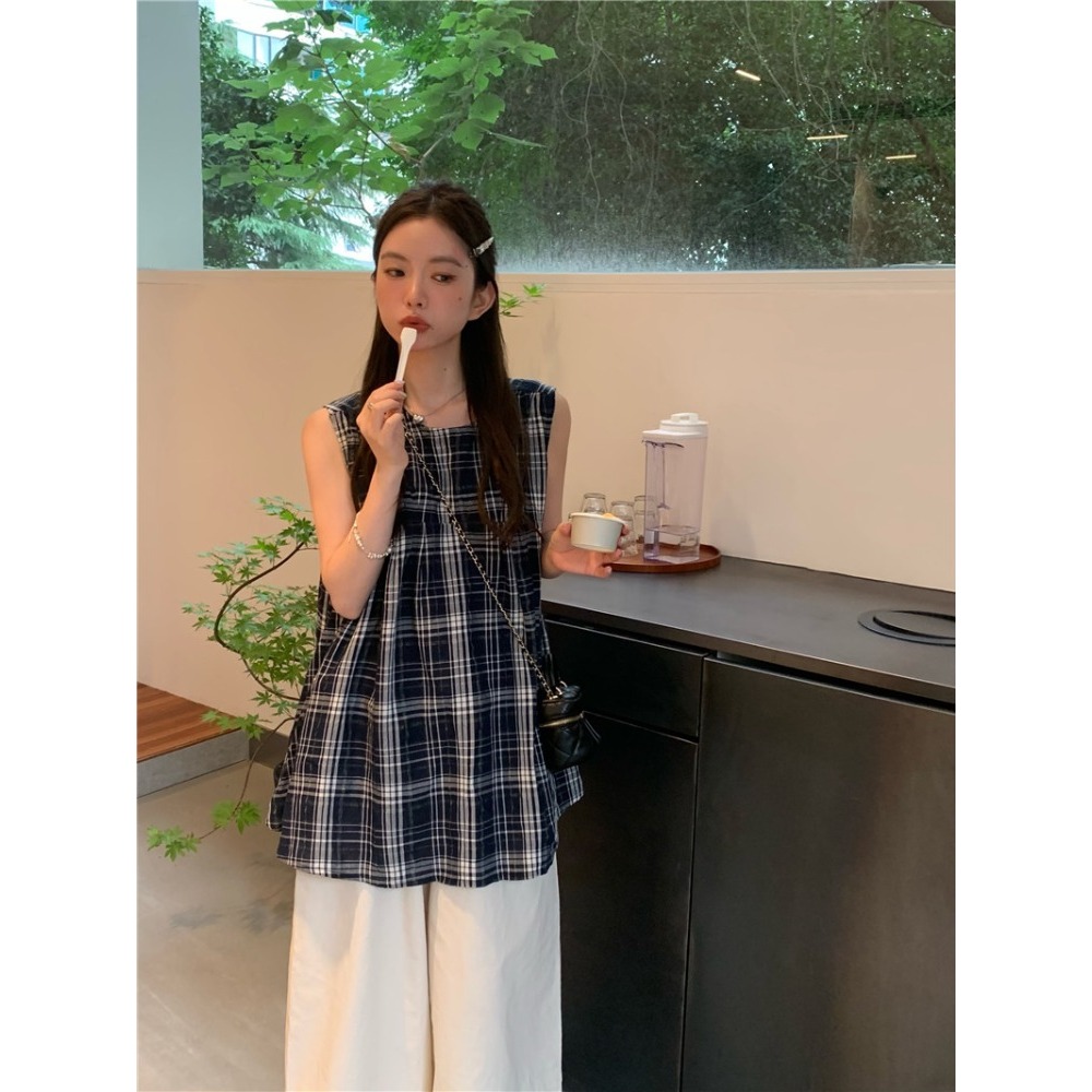 เสื้อแขนกุดสีกรมคอกลมลายสก็อต ติดกระดุมด้านหลังคอ กลางลำตัวจับจีบระบายชาย พรางหุ่น เสื้อเบลาส์ #6613 - รูปที่ 3