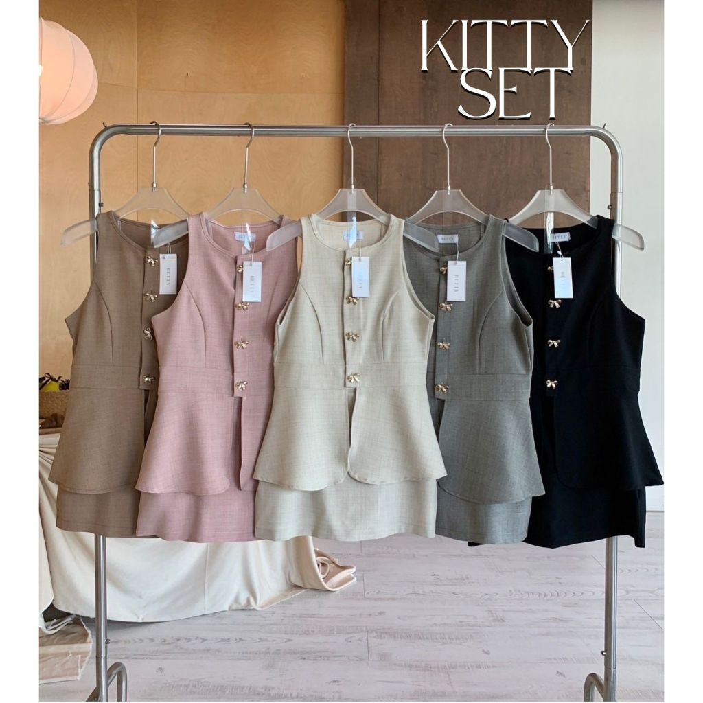 Kitty Set : ชุดเซ็ท 2 ชิ้น ชุดเซ็ทกระโปรงสั้น เสื้อแขนกุดแต่งระบายชายเสื้อ กระดุมโบว์ งานเรียบหรู S-M ป้าย BEETY (B005)