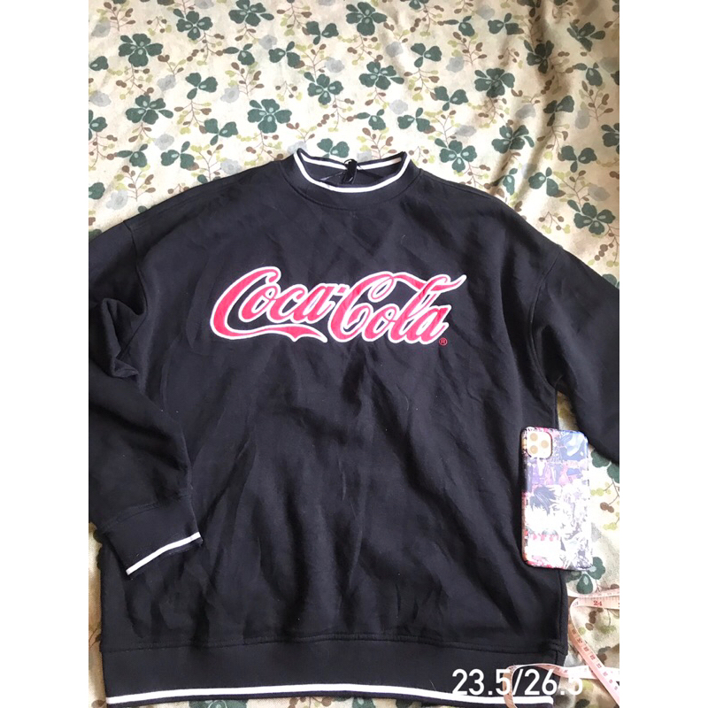เสื้อ Coca-Cola H&M มือ2ของแท้ ไซส์ XL สภาพสีเสื้อยังไหม่ อาจมีด้ายรันบ้างตามภาพ