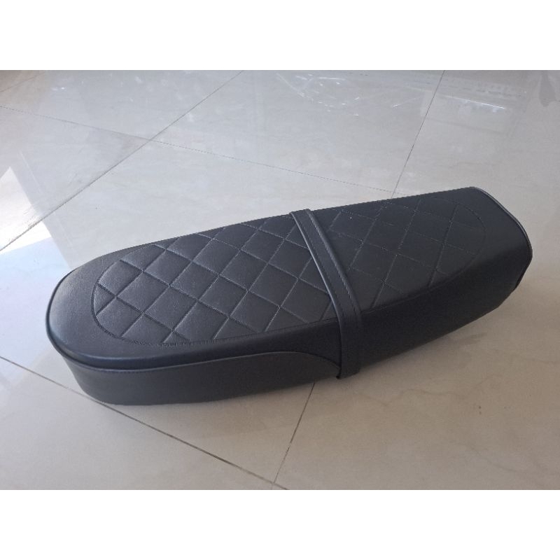 เบาะ Yamaha YL2G-YL2GM พื้นเหล็ก ของใหม่งานเก่าเก็บสวยๆพร้อมใส่ใช้งานได้ดลย(ไม่มีตำหนิใดๆ)