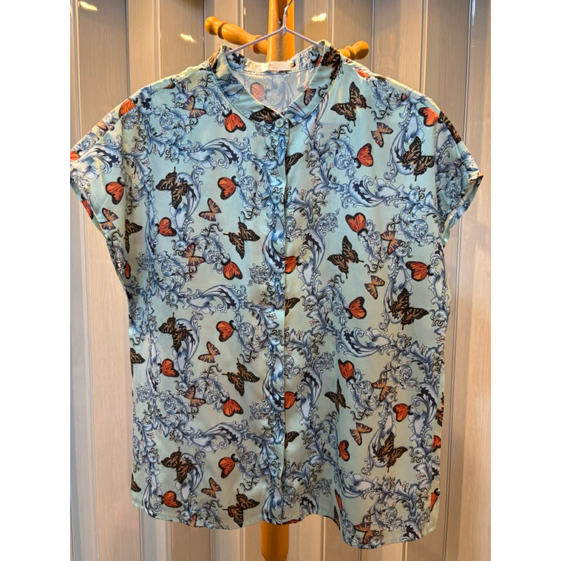 เสื้อใส่เที่ยว ยี่ห้อ poi poi fashion รอบอก 38-40 นิ้ว สินค้ามือ 2 คุณภาพดี