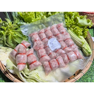 แหนมหมู ทำสดใหม่ทุกวัน ไม่ใส่สี ไม่ใส่สารกันบูด เปรี้ยวกำลังพอดี สามารถนำไป อบ ย่าง หรือทอดได้ ทำอาหารได้หลายเมนู