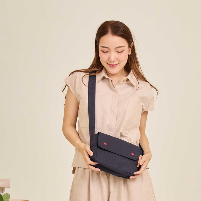 กระเป๋าสะพายไหล่ผ้าแคยวาส รุ่น PEBBLE - Something Simple